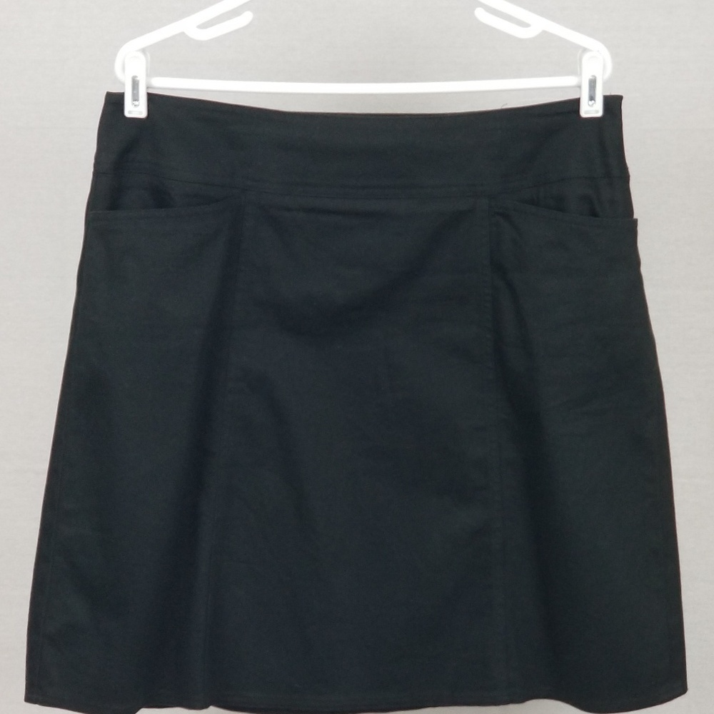 CHAUS, A line skirt, with pockets